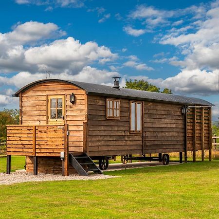 ウスターAshwood Shepherd Hut -Ockeridge Rural Retreatsアパートメント エクステリア 写真