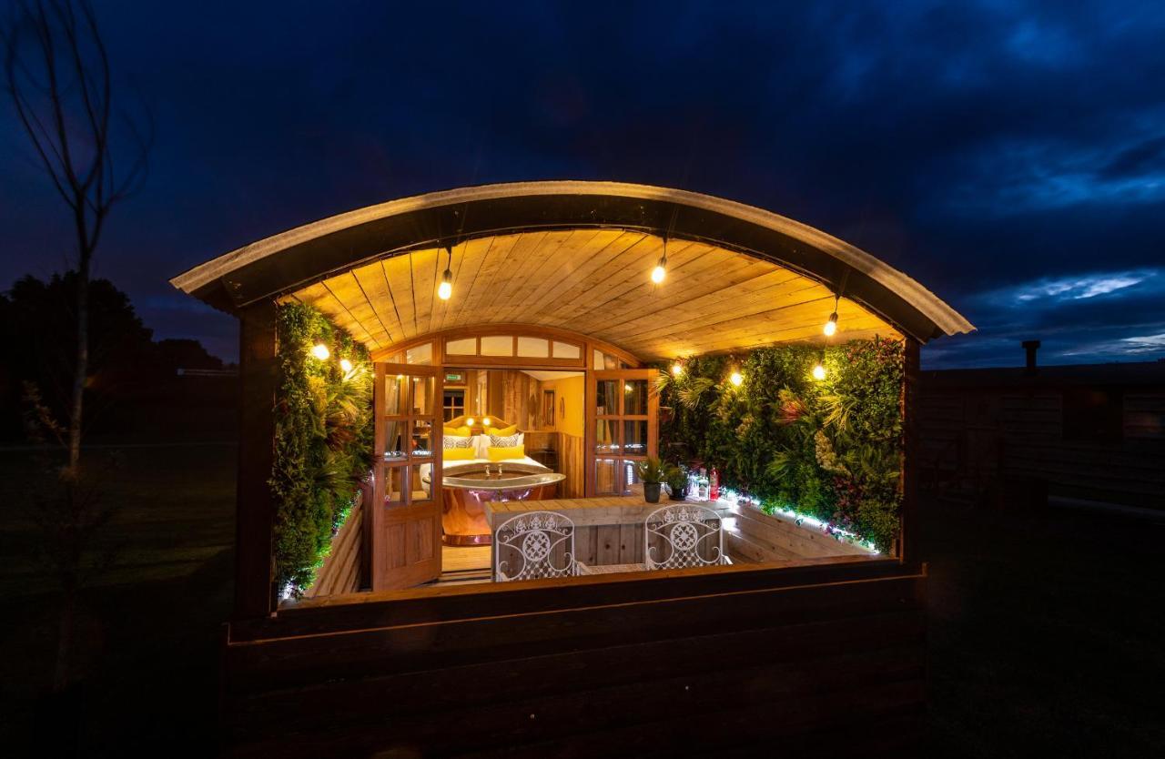 ウスターAshwood Shepherd Hut -Ockeridge Rural Retreatsアパートメント エクステリア 写真