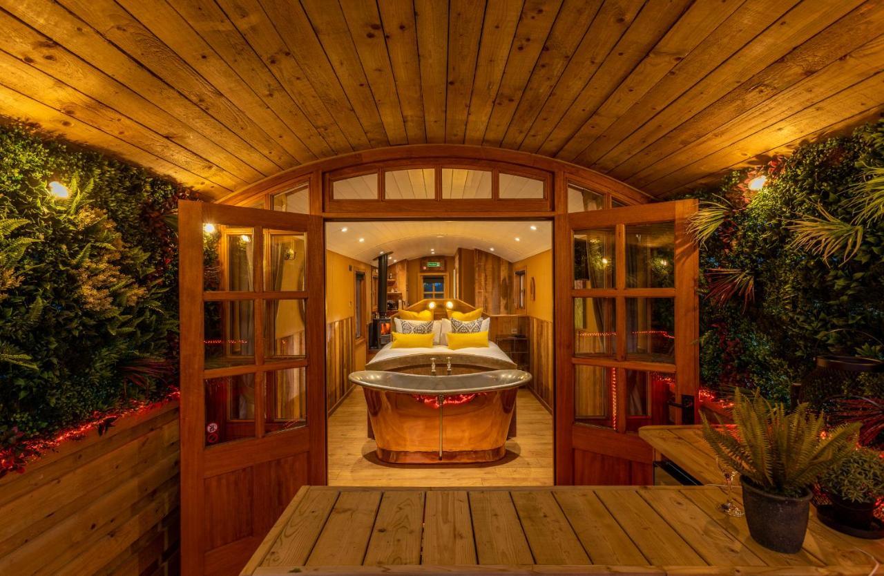 ウスターAshwood Shepherd Hut -Ockeridge Rural Retreatsアパートメント エクステリア 写真
