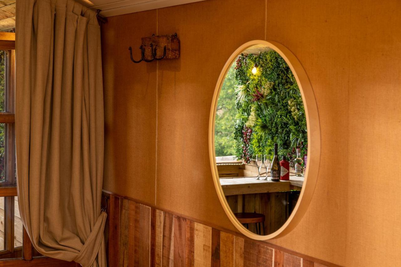 ウスターAshwood Shepherd Hut -Ockeridge Rural Retreatsアパートメント エクステリア 写真