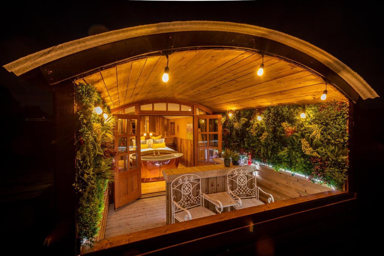 ウスターAshwood Shepherd Hut -Ockeridge Rural Retreatsアパートメント エクステリア 写真