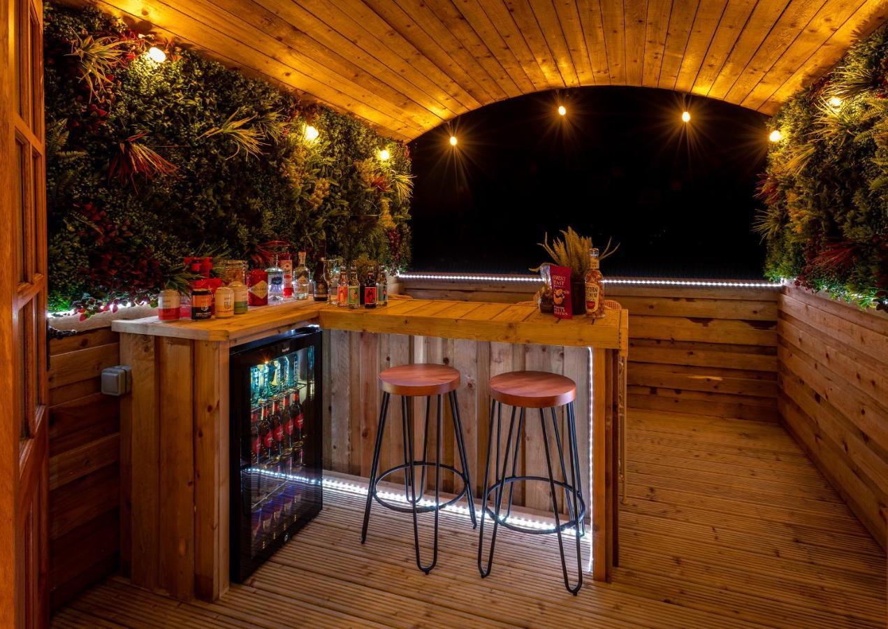 ウスターAshwood Shepherd Hut -Ockeridge Rural Retreatsアパートメント エクステリア 写真