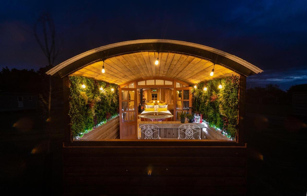 ウスターAshwood Shepherd Hut -Ockeridge Rural Retreatsアパートメント エクステリア 写真