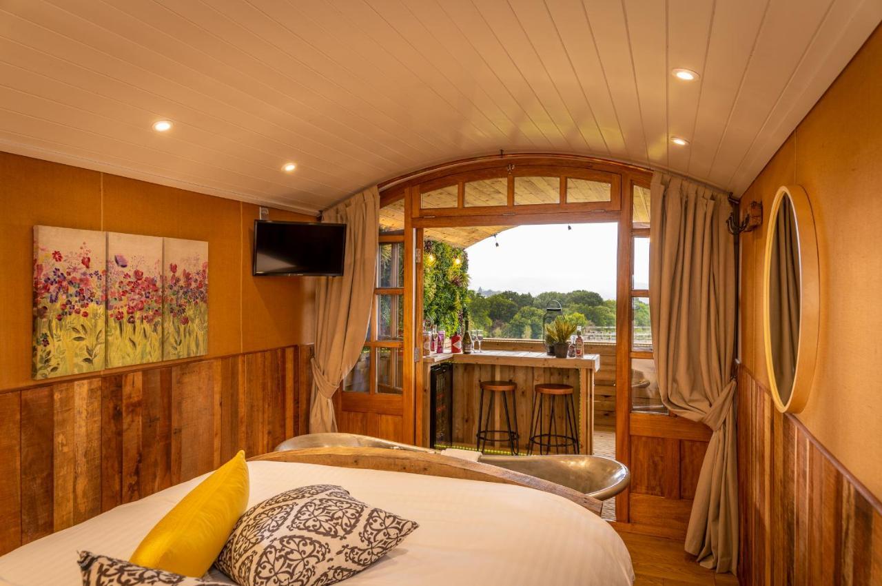 ウスターAshwood Shepherd Hut -Ockeridge Rural Retreatsアパートメント エクステリア 写真