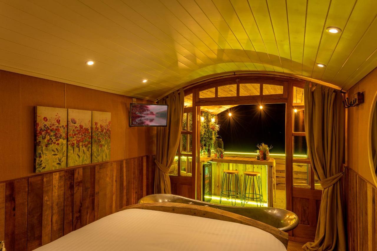 ウスターAshwood Shepherd Hut -Ockeridge Rural Retreatsアパートメント エクステリア 写真
