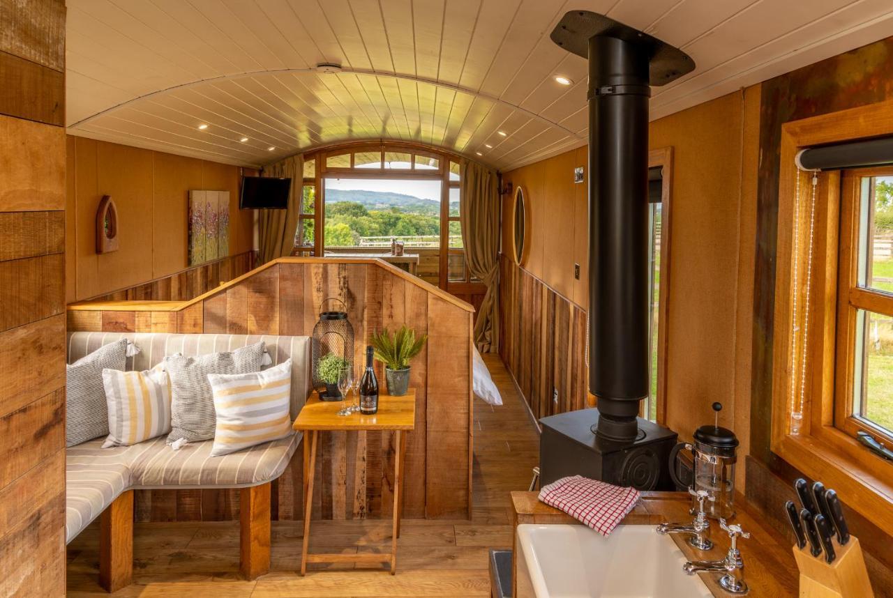 ウスターAshwood Shepherd Hut -Ockeridge Rural Retreatsアパートメント エクステリア 写真